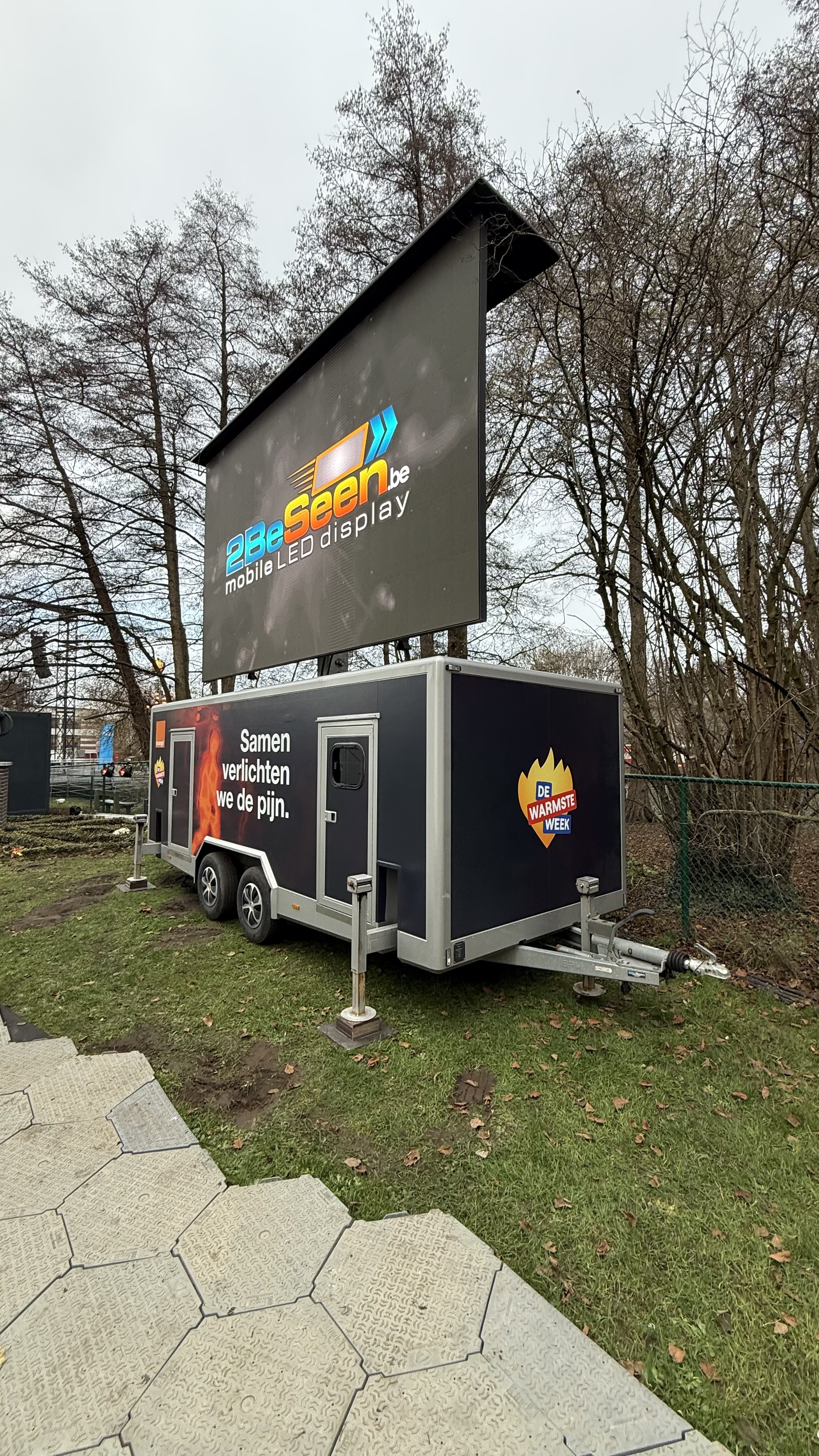 Ledscherm op De Warmste Week in Genk